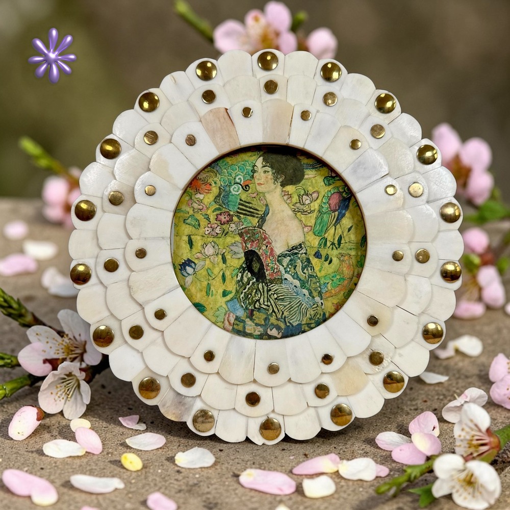 CYNTHIA ROWLEY Scalloped Bone Inlay Round Picture Frame‎ 4x4 Brass Studs India